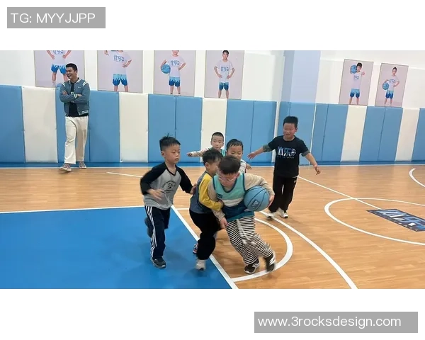 小卡在返回洛杉矶前赴加拿大斯卡伯勒参与篮球活动引发关注